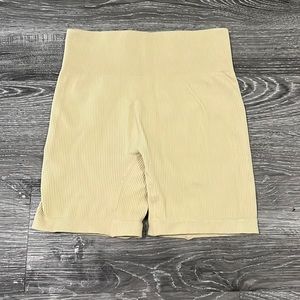 Ribbed Creme Shorts